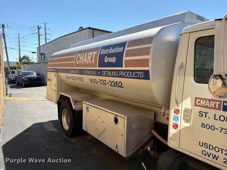 image for item FT6463 2001 International 4700 fuel truck