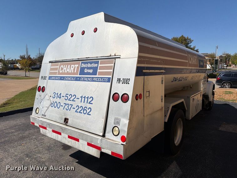 image for item FT6463 2001 International 4700 fuel truck