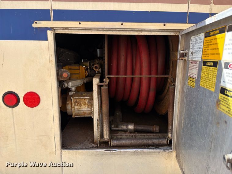 image for item FT6463 2001 International 4700 fuel truck