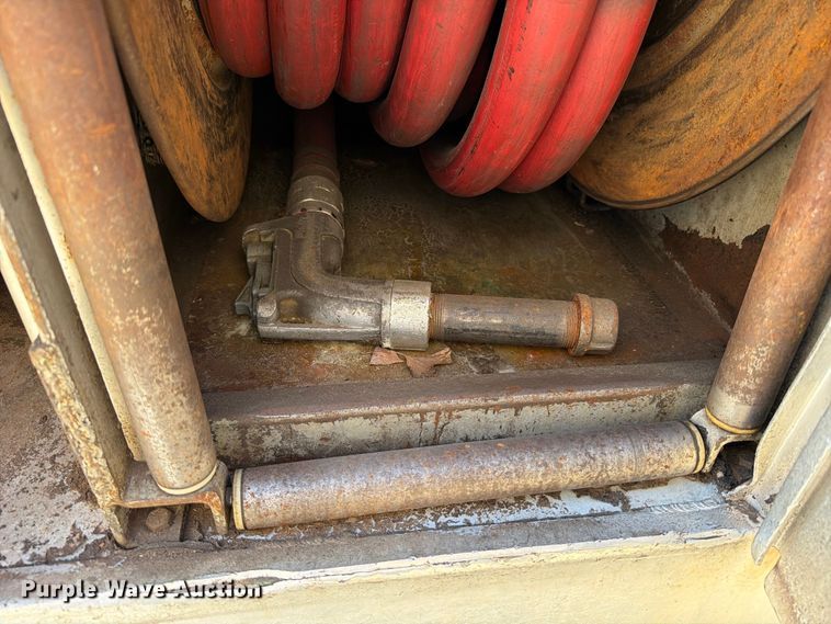 image for item FT6463 2001 International 4700 fuel truck