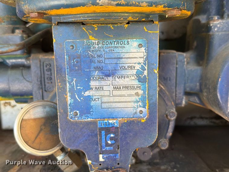 image for item FT6463 2001 International 4700 fuel truck