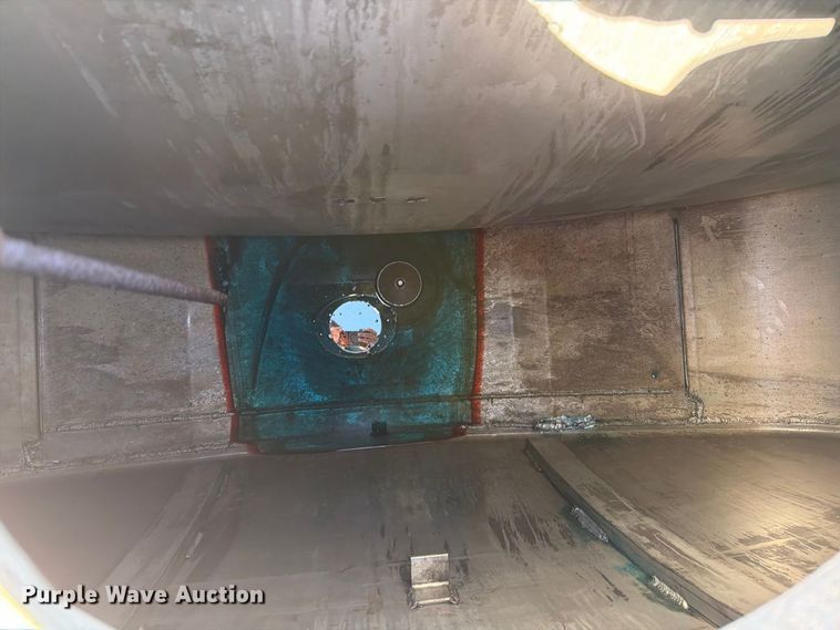 image for item FT6463 2001 International 4700 fuel truck