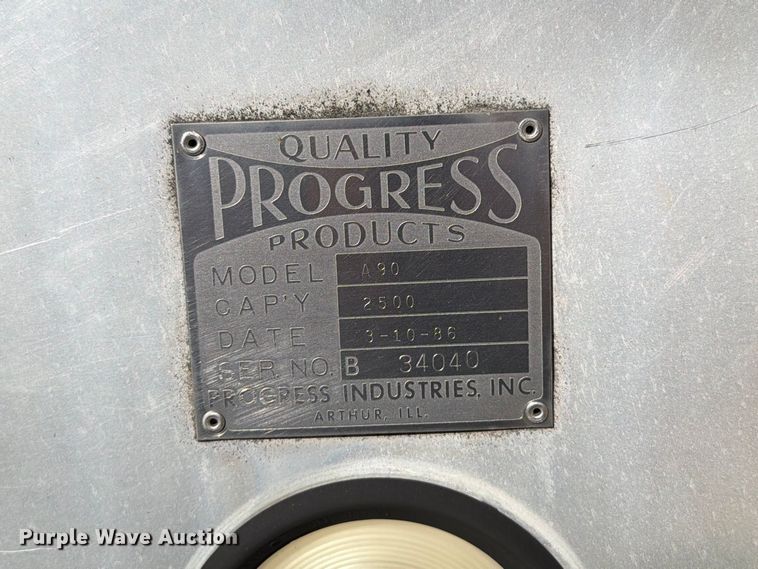 image for item FT6463 2001 International 4700 fuel truck