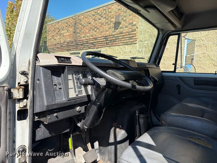 image for item FT6463 2001 International 4700 fuel truck