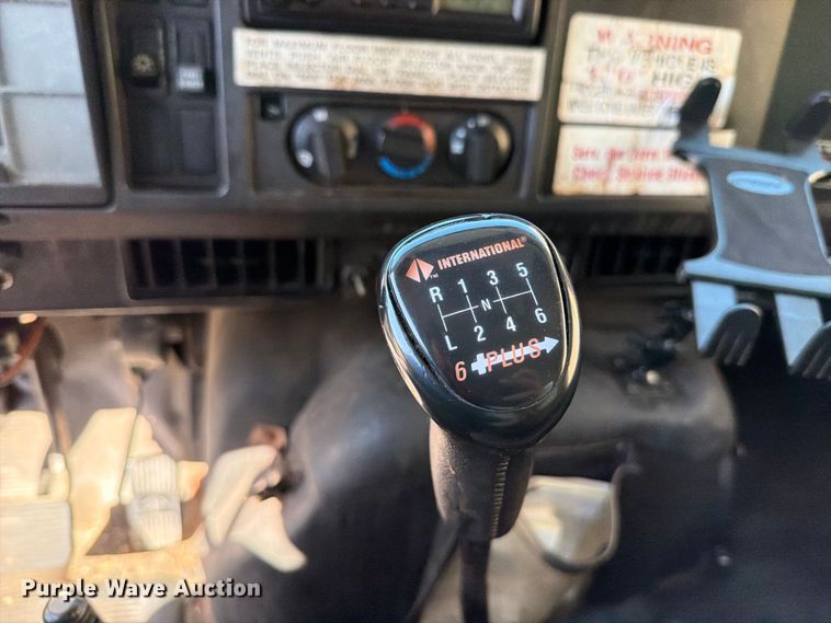 image for item FT6463 2001 International 4700 fuel truck