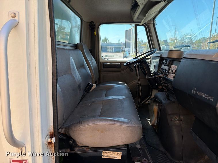 image for item FT6463 2001 International 4700 fuel truck
