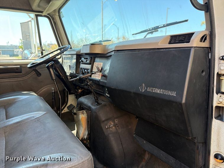 image for item FT6463 2001 International 4700 fuel truck