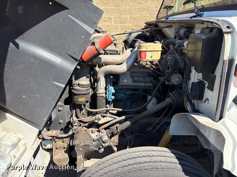 image for item FT6463 2001 International 4700 fuel truck