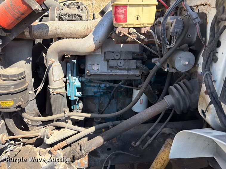 image for item FT6463 2001 International 4700 fuel truck