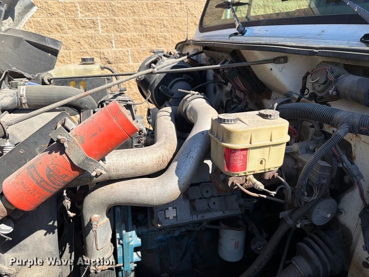 image for item FT6463 2001 International 4700 fuel truck