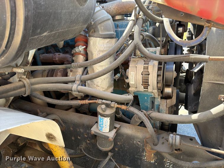 image for item FT6463 2001 International 4700 fuel truck