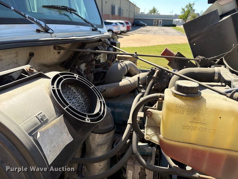image for item FT6463 2001 International 4700 fuel truck