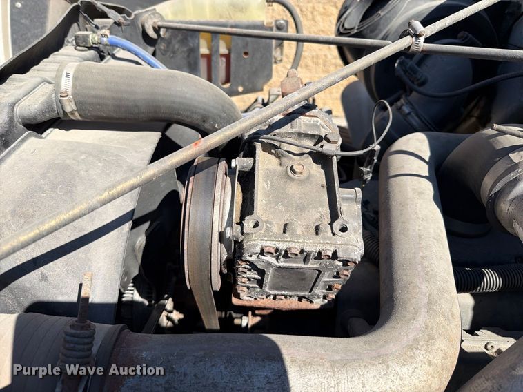 image for item FT6463 2001 International 4700 fuel truck