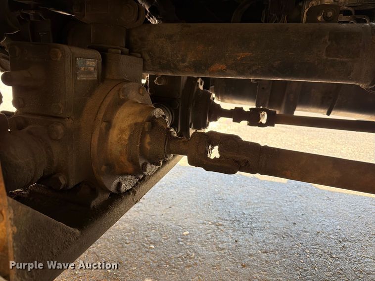 image for item FT6463 2001 International 4700 fuel truck