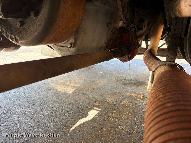 image for item FT6463 2001 International 4700 fuel truck