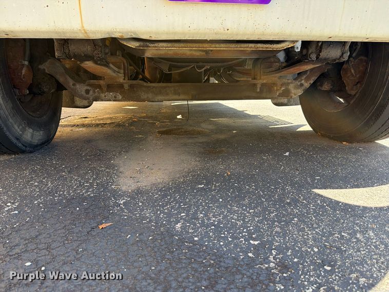 image for item FT6463 2001 International 4700 fuel truck