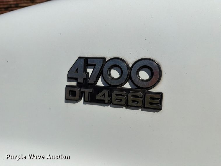image for item FT6463 2001 International 4700 fuel truck