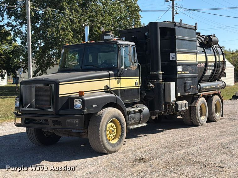 image for item FT6465 1996 Volvo WG vacuum truck