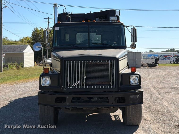 image for item FT6465 1996 Volvo WG vacuum truck