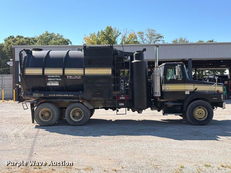 image for item FT6465 1996 Volvo WG vacuum truck