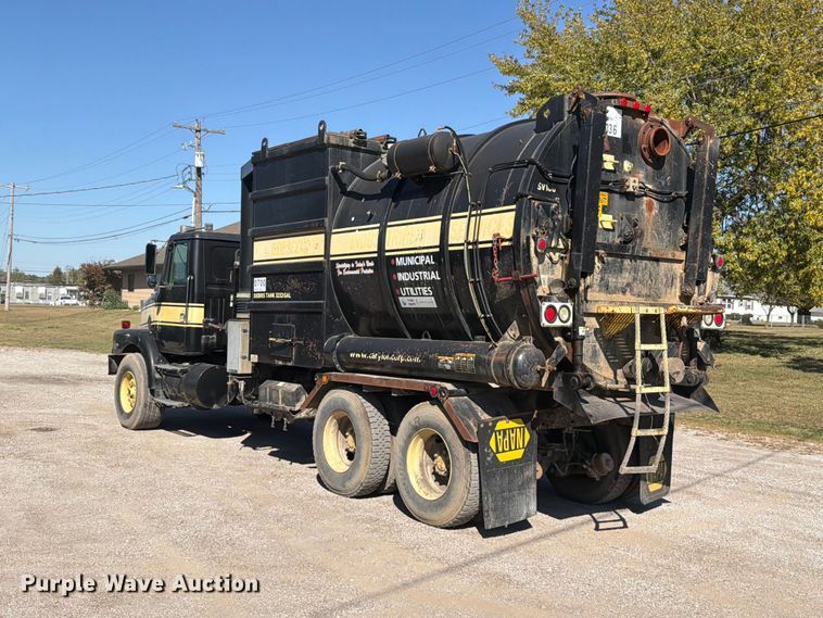 image for item FT6465 1996 Volvo WG vacuum truck