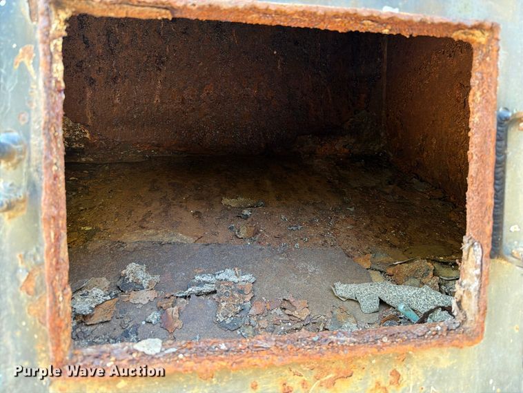image for item FT6465 1996 Volvo WG vacuum truck
