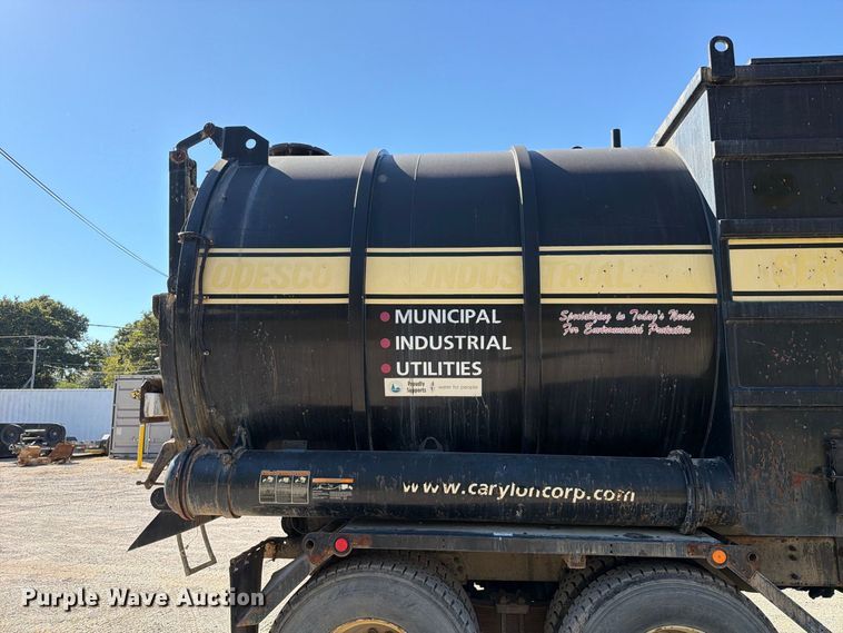 image for item FT6465 1996 Volvo WG vacuum truck
