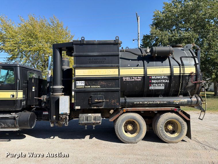 image for item FT6465 1996 Volvo WG vacuum truck