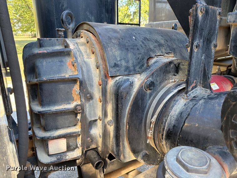 image for item FT6465 1996 Volvo WG vacuum truck