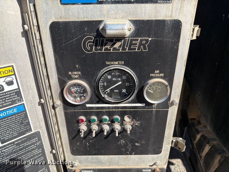 image for item FT6465 1996 Volvo WG vacuum truck