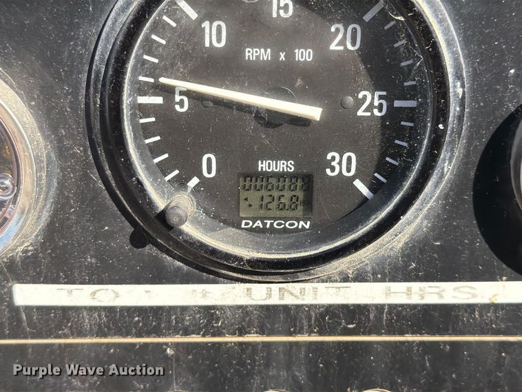 image for item FT6465 1996 Volvo WG vacuum truck