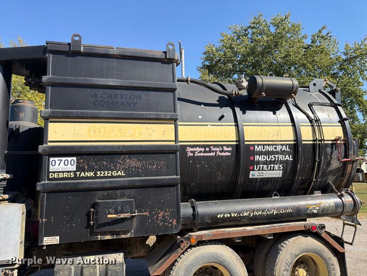image for item FT6465 1996 Volvo WG vacuum truck