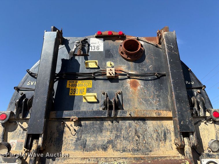 image for item FT6465 1996 Volvo WG vacuum truck