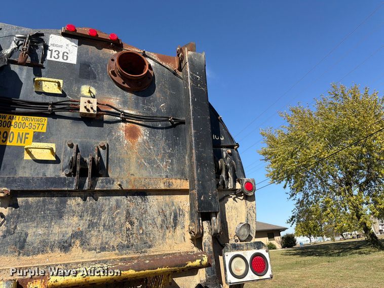 image for item FT6465 1996 Volvo WG vacuum truck