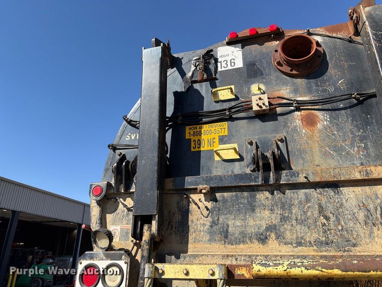 image for item FT6465 1996 Volvo WG vacuum truck