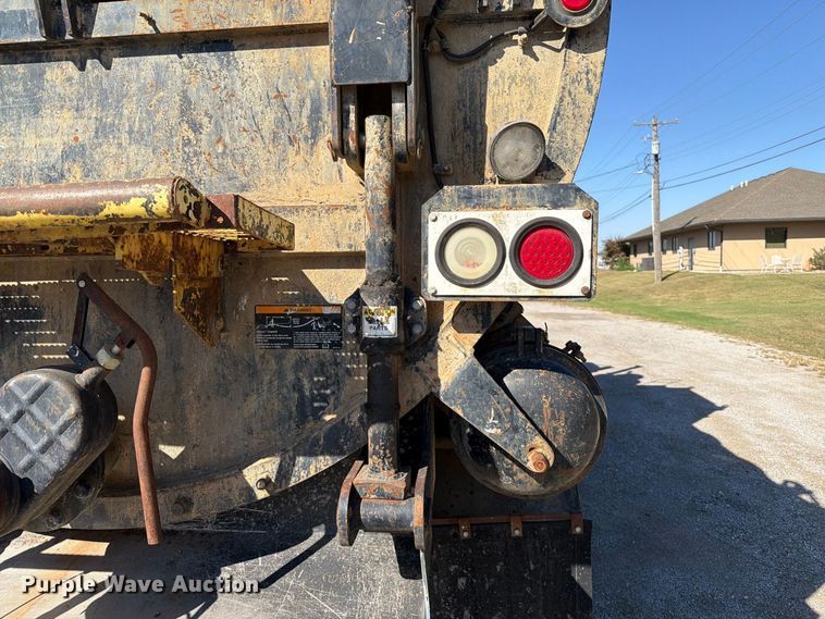image for item FT6465 1996 Volvo WG vacuum truck