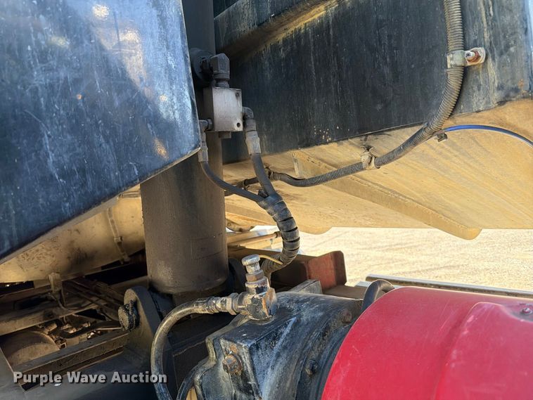image for item FT6465 1996 Volvo WG vacuum truck