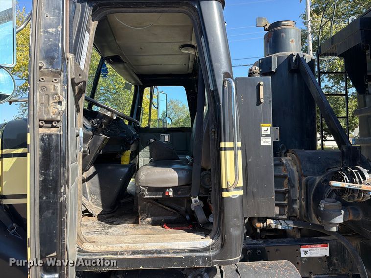 image for item FT6465 1996 Volvo WG vacuum truck