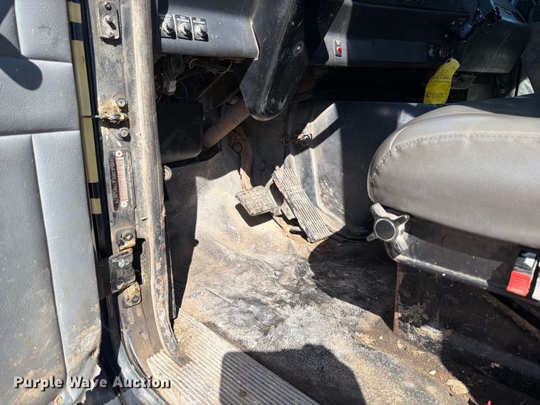 image for item FT6465 1996 Volvo WG vacuum truck