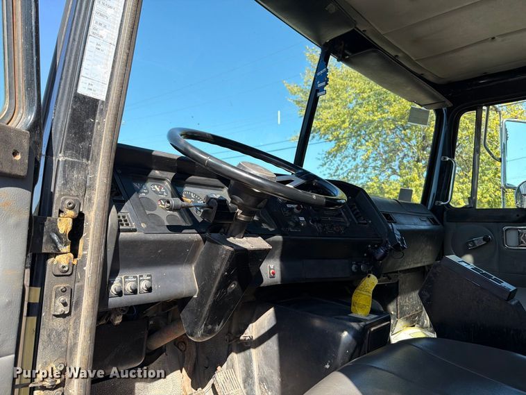 image for item FT6465 1996 Volvo WG vacuum truck