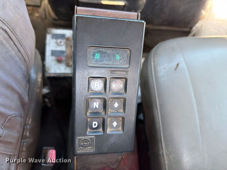 image for item FT6465 1996 Volvo WG vacuum truck