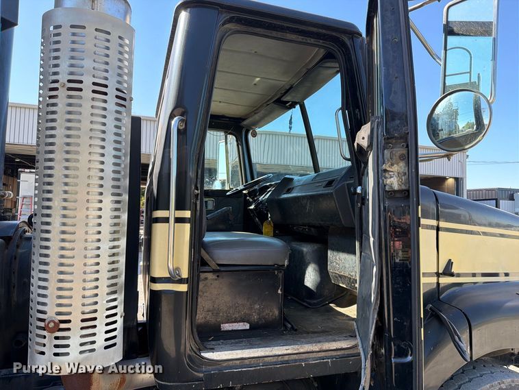 image for item FT6465 1996 Volvo WG vacuum truck