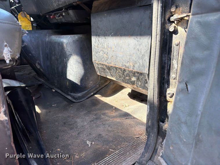 image for item FT6465 1996 Volvo WG vacuum truck
