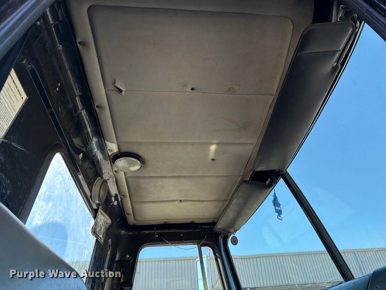 image for item FT6465 1996 Volvo WG vacuum truck