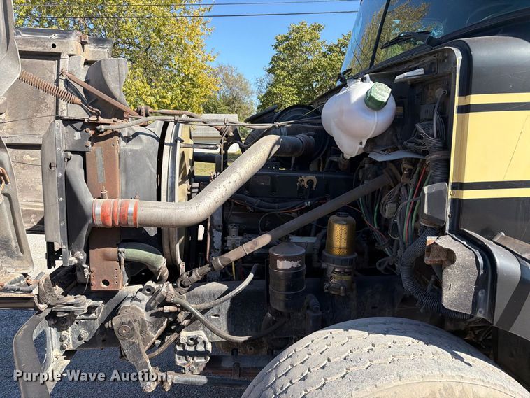 image for item FT6465 1996 Volvo WG vacuum truck