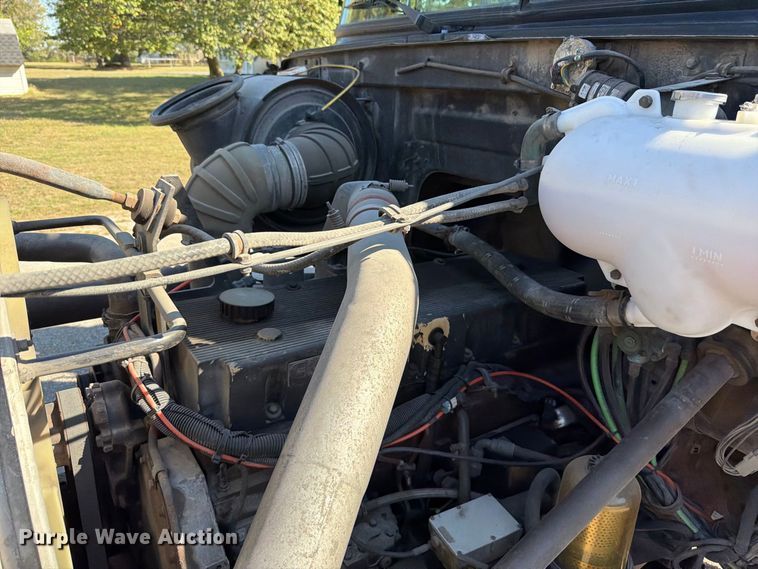 image for item FT6465 1996 Volvo WG vacuum truck