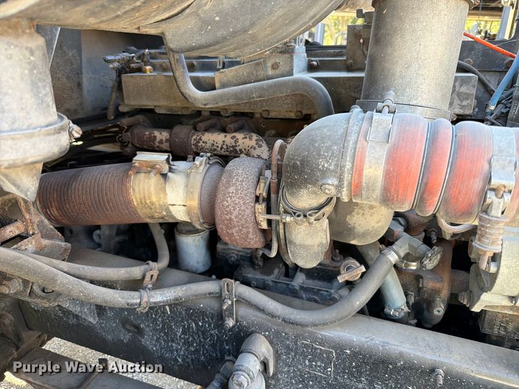 image for item FT6465 1996 Volvo WG vacuum truck