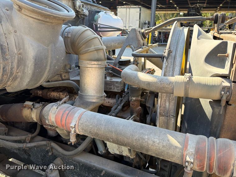 image for item FT6465 1996 Volvo WG vacuum truck