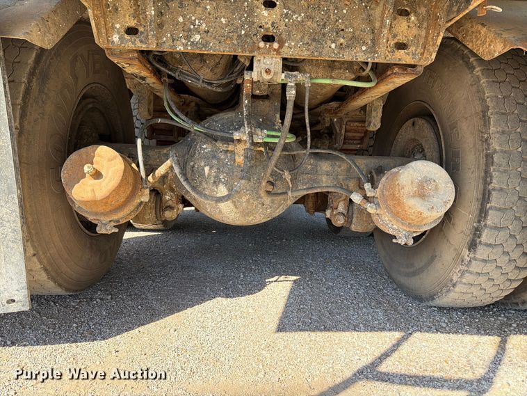 image for item FT6465 1996 Volvo WG vacuum truck