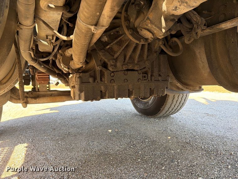 image for item FT6465 1996 Volvo WG vacuum truck